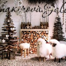 Christmas Fireplaces Decor 43 214x214 - Fireplace Mantel Décor Styles for the Christmas Season