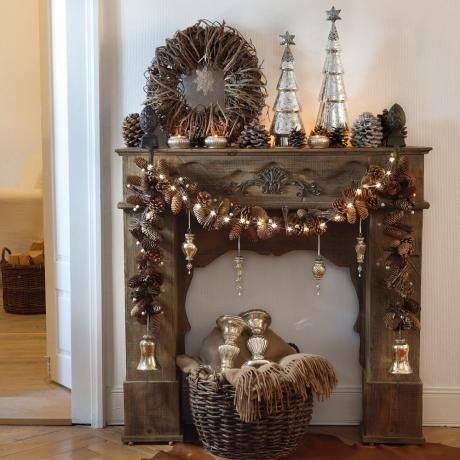 Christmas Fireplaces Decor 48 - Fireplace Mantel Décor Styles For The Christmas Season