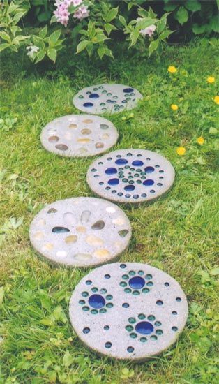 Diy Stepping Stones 22 - DIY Stepping Stones To Make Your House Stunning